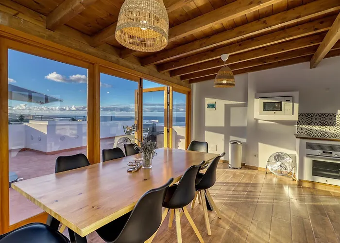 Spacious Home With Tropical Garden, Bbq, Near Seaside