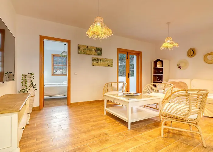 Spacious Home With Tropical Garden, Bbq, Near Seaside