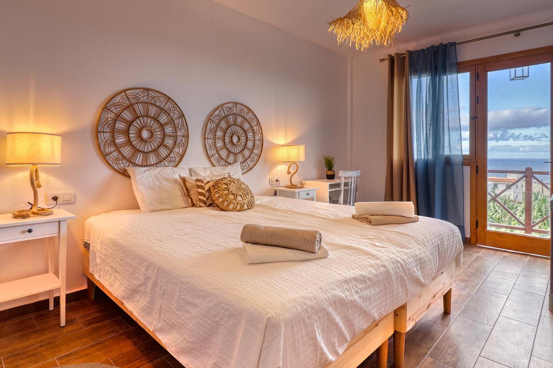 Vakantiehuis Spacious With Tropical Garden, Bbq, Near Seaside *
