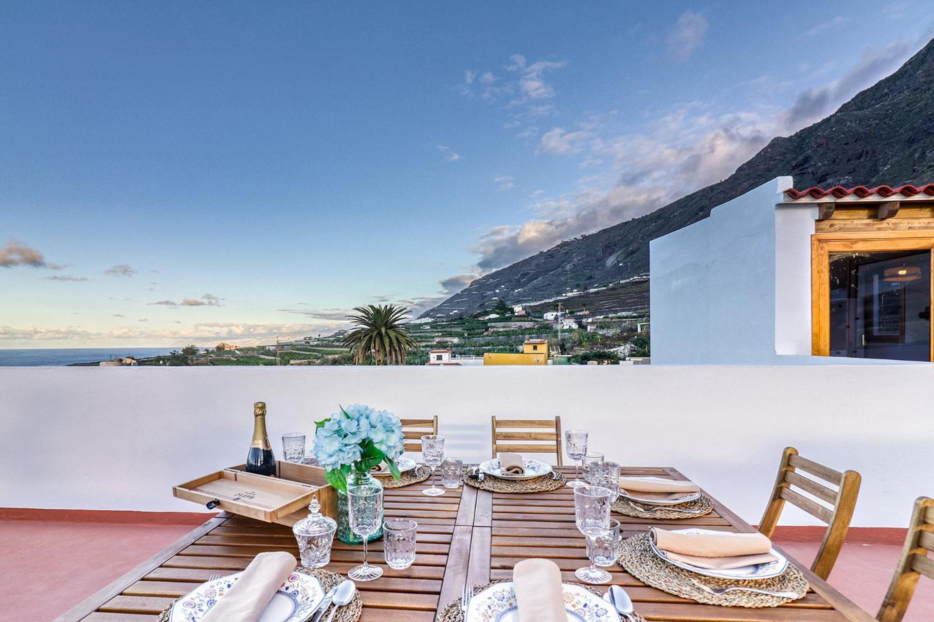 Vakantiehuis Spacious With Tropical Garden, Bbq, Near Seaside *