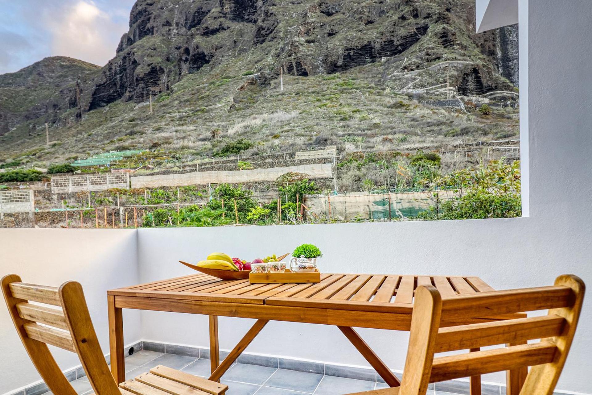 Spacious With Tropical Garden, Bbq, Near Seaside Vakantiehuis Los Silos