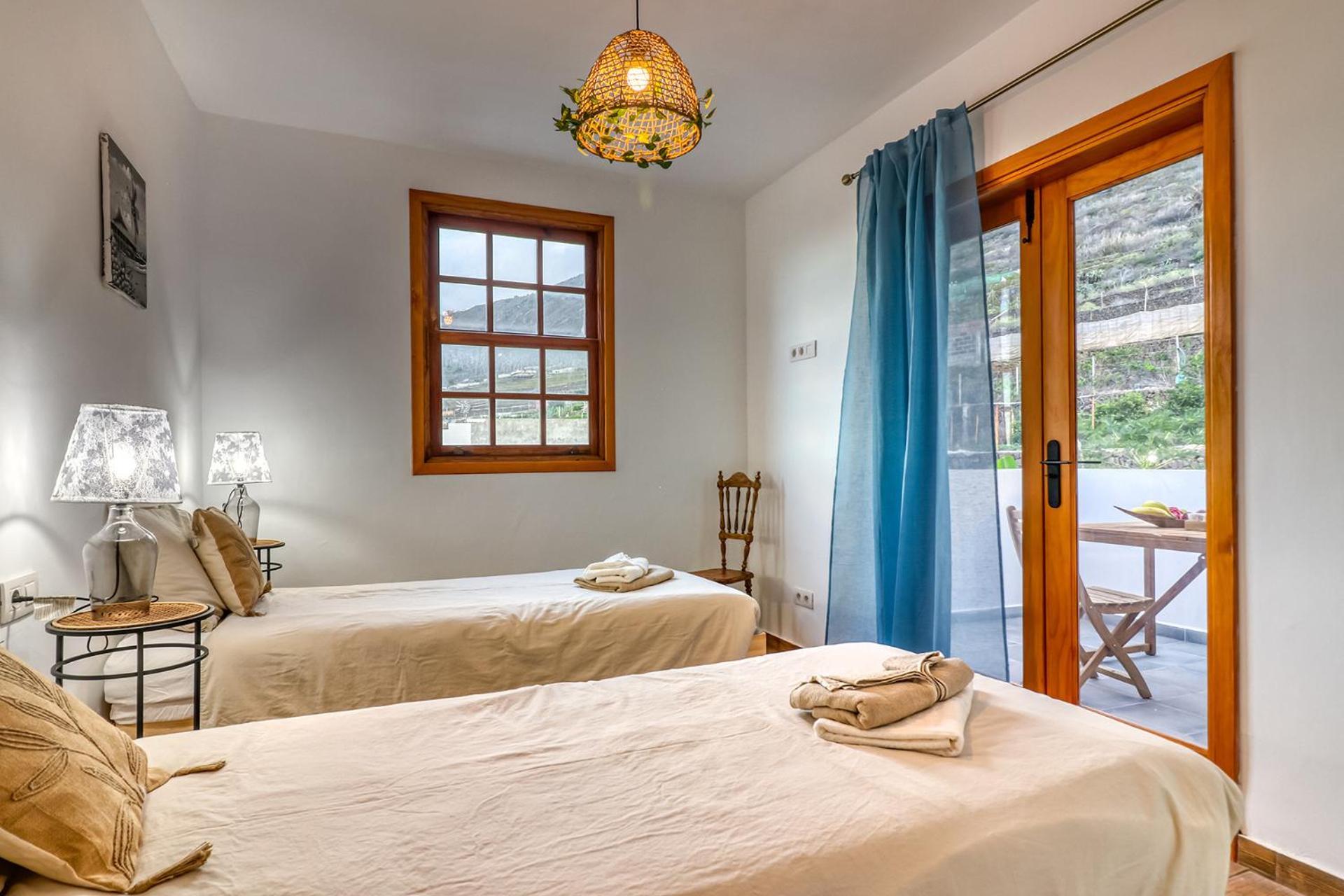 Vakantiehuis Spacious With Tropical Garden, Bbq, Near Seaside *
